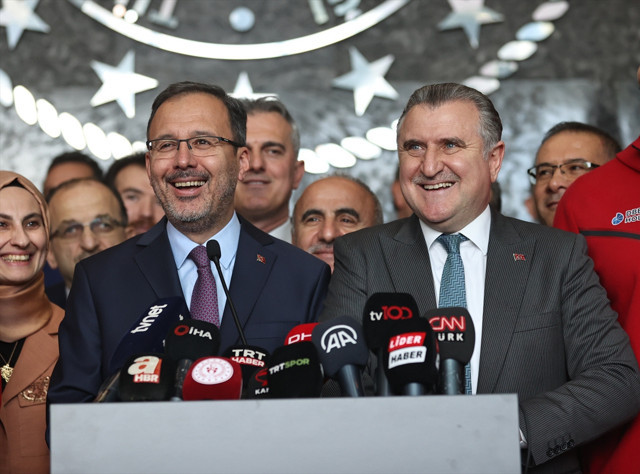 Gençlik ve Spor Bakanı Osman Aşkın Bak, görevi Kasapoğlu'ndan devraldı - Resim: 0