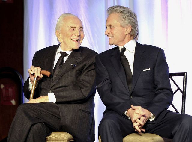 Kirk Douglas'ın milyon dolarlık serveti ne olacak? Oğullarına bırakmadı - Resim: 4