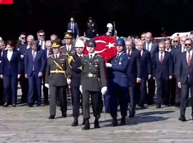 29 Ekim Cumhuriyet Bayramı coşkusu! Devlet erkanı Anıtkabir'deki törende - Resim: 0
