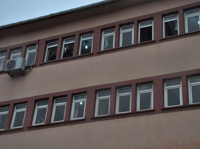 Olay yeri Diyarbakır! Lise öğrencisi okulun 4. katından atladı - Resim: 0