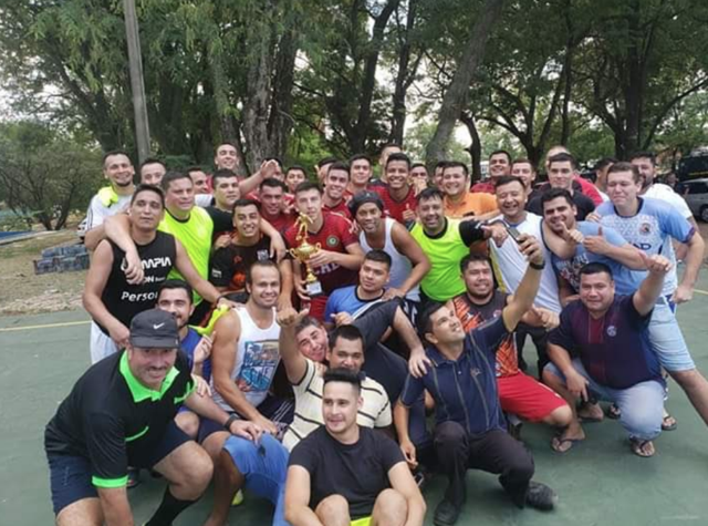 Ronaldinho hapishanede şov yaptı - Resim: 0