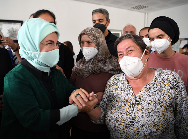 Emine Erdoğan'dan, sel felaketinin yaşandığı Bozkurt'a "geçmiş olsun" ziyareti - Resim: 1