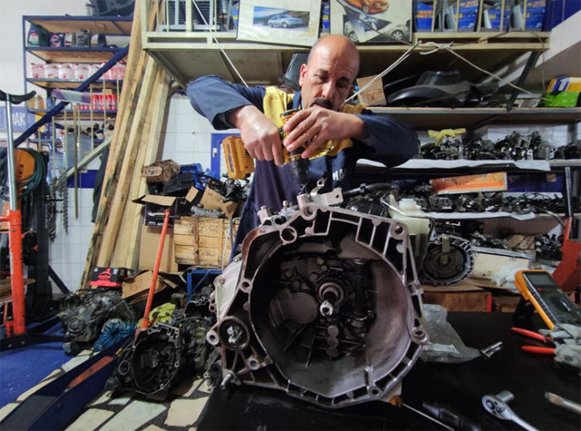 Bursalı oto tamircisi herkesin dilinde çevre illerden geliyorlar 33 bin liralık işi 12 bin liraya düşürdü - Resim: 0