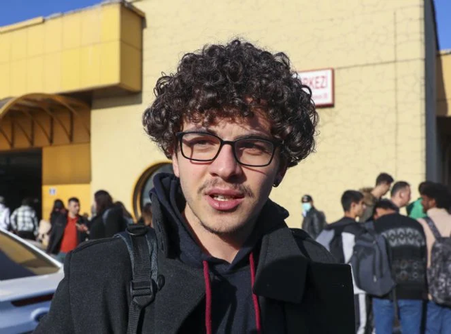 Ankara'da metro çilesi! Seferler durdu: Otobüslere yönlendirilen yolcular isyan etti! - Resim: 2