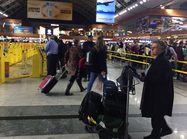 Sabiha Gökçen Havalimanı'nda uçuşlar tekrar başladı - Resim: 0