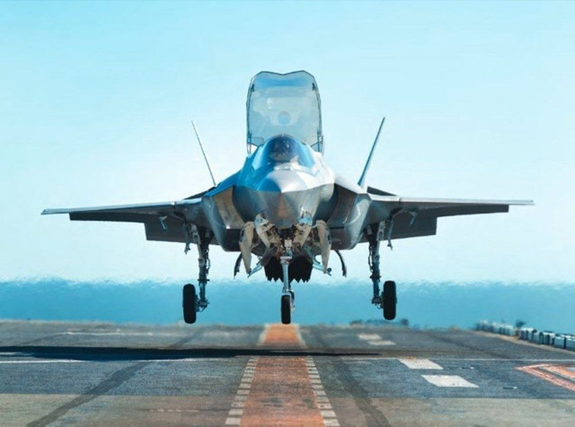 Dünyanın en güçlü uçağı denilen F-35'te 883 tasarım hatası çıktı - Resim: 1