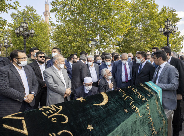 Oğuzhan Asiltürk son yolculuğuna uğurlandı - Resim: 2