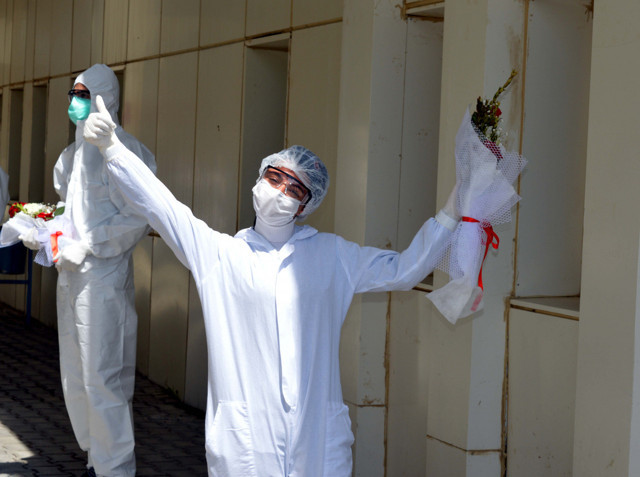 Van'da babanın koronavirüs bulaştırdığı 10 kişi iyileşti 2 yaşında çocuk da var - Resim: 2