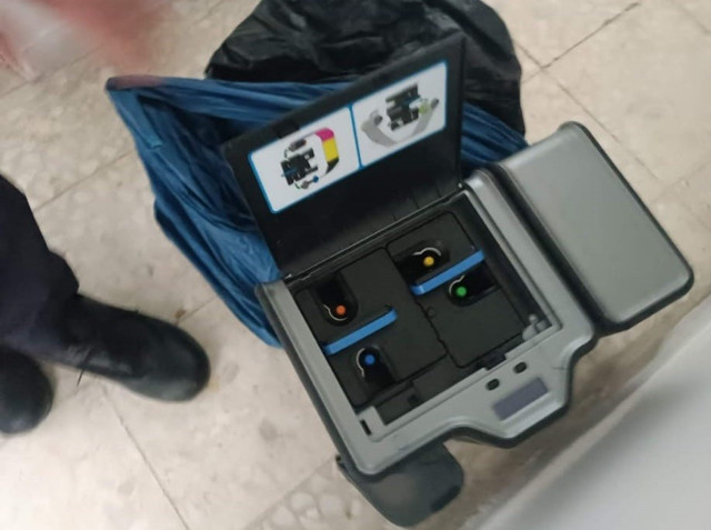 Mersin'de organize suç örgütü çökertildi: Ele geçirilenler şoke etti! Hepsi Avrupa ülkelerinde geçerli... - Resim: 3