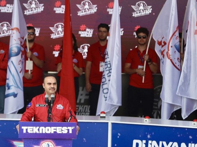 TEKNOFEST İzmir başladı binlerce kişi akın etti! Selçuk Bayraktar: Türkiye Yüzyılı'na sizler ve eserleriniz damga vuracak - Resim: 4