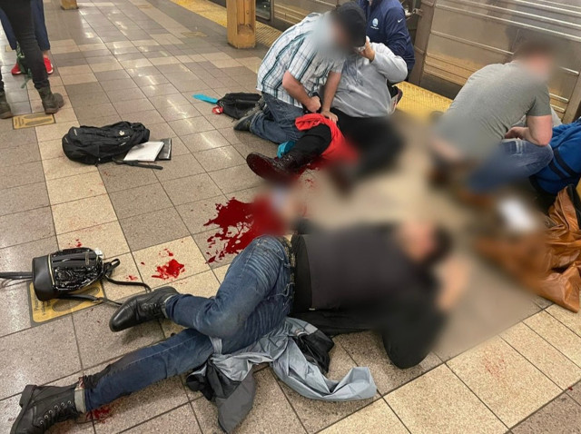 ABD'de New York metrosunda silahlı saldırı! Patlayıcı düzeneği de bulundu - Resim: 0