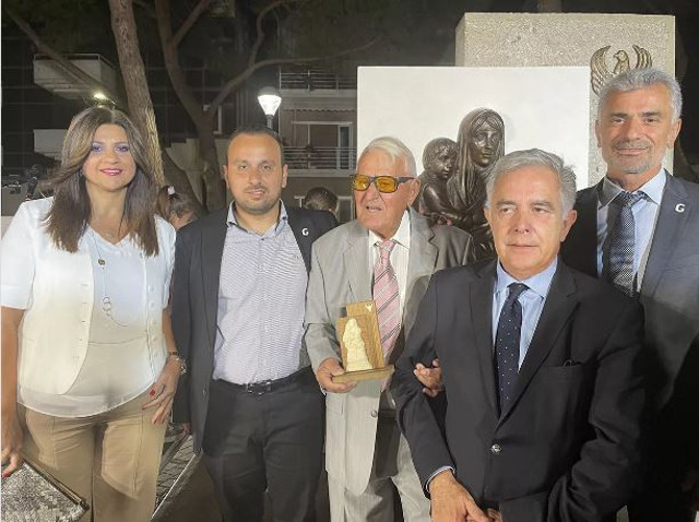 İstanköy'de parkın ortasına diktikleri anıta bakın! Hadsizlerin bir de talebi var: Türkiye bizden özür dilesin - Resim: 0