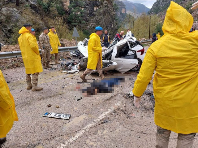 Adana'da 4 öğretmen feci şekilde öldü! Yolda giderken üzerlerine kaya devrildi - Resim: 4