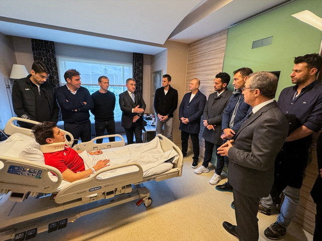 Bakan Bak, Halil Umut Meler'i hastanede ziyaret etti: "Herkesi sağduyuya davet ediyorum" - Resim: 0