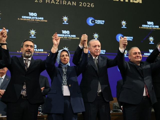 3 belediye başkanı daha resmen AK Parti'ye katıldı! Rozetlerini Erdoğan taktı - Resim: 0