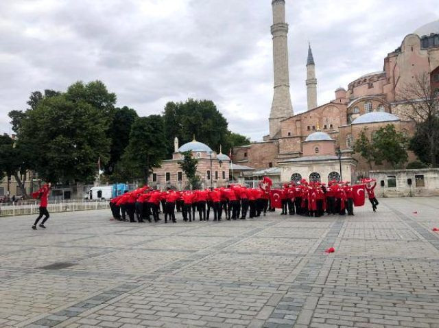 Ayasofya Cami önündeki 15 Temmuz koreografisi izleyenleri mest etti - Resim: 4