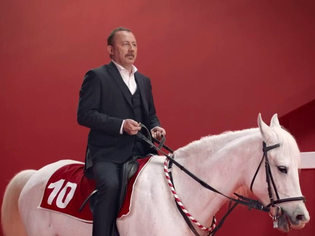 Boateng Beşiktaş'a geldi at fotoğrafı olay oldu - Resim: 2