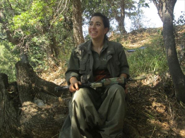 PKK'lı teröristlerle çekilmiş fotoğrafları ortaya çıkan avukata 15 yıla kadar hapis istemi - Resim: 0