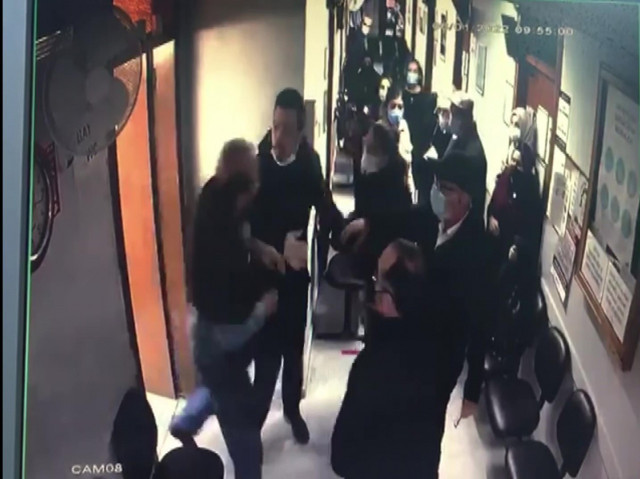 Üsküdar'da sağlık raporu vermeyen aile hekimine tekme ve yumruklu saldırı - Resim: 0