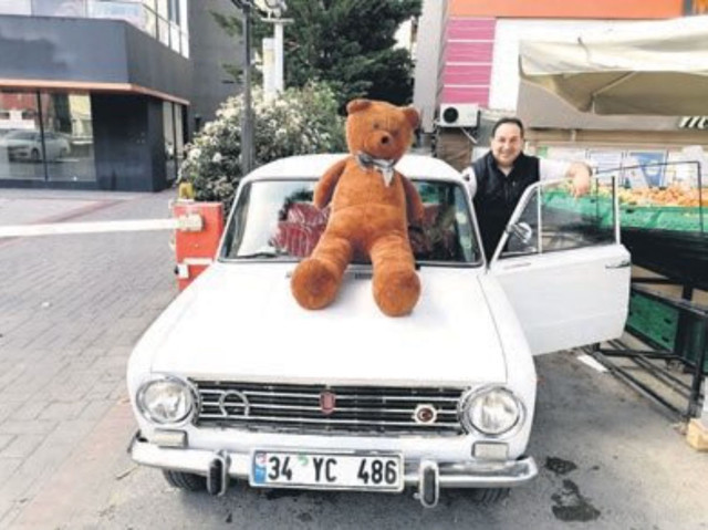 Eve gelen EDS cezası makbuzu ve EDS fotoğrafı kıskançlık krizine yol açtı! Eşi ile arasına pelüş ayı girdi - Resim: 2