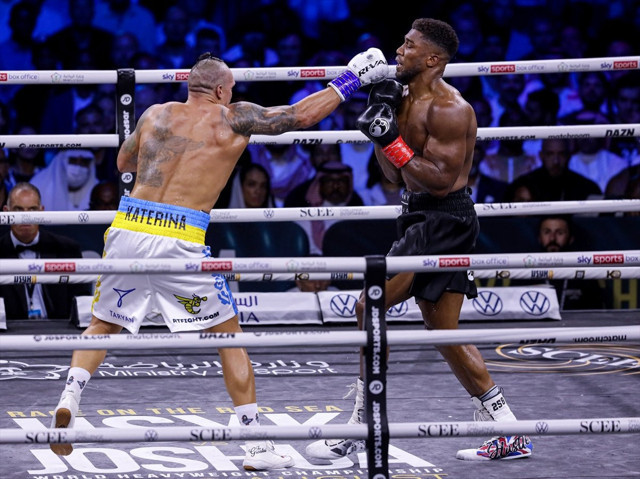 Dünya ağır sıklet boks ünvan maçında Usyk, Joshua'yı darmaduman etti - Resim: 2