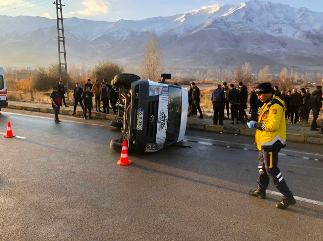 Bursa'da okul servisi devrildi! 11 öğrenci yaralı - Resim: 1
