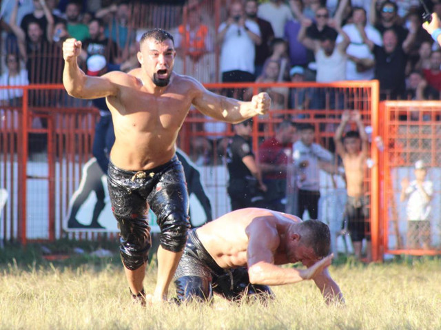 662. Tarihi Kırkpınar Yağlı Güreşleri'nde başpehlivan Yusuf Can Zeybek oldu - Resim: 1