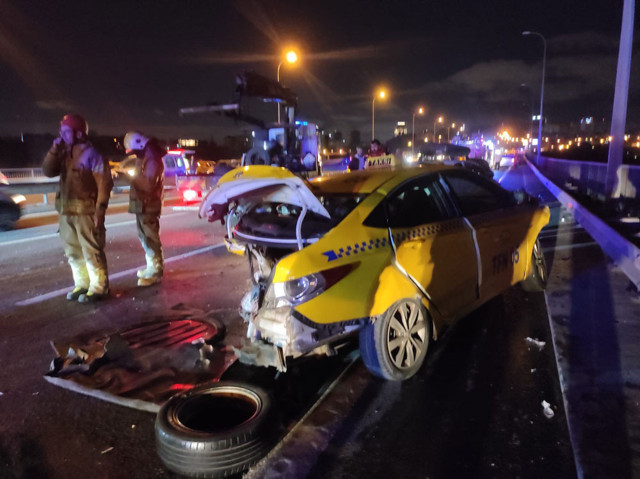 15 Temmuz Şehitler Köprüsü'nde 10 araç birbirine girdi! Yaralılar var - Resim: 0