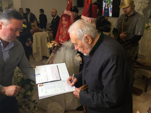 2. Abdülhamid'in torunu İstanbul'da evlendi: İlber Ortaylı nikah şahidi oldu - Resim: 0