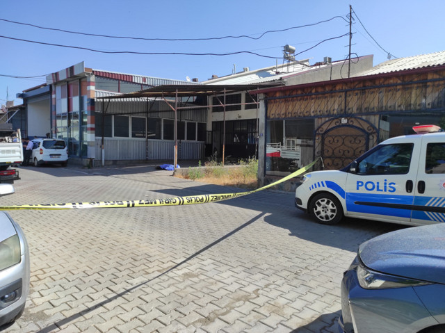 Muğla'da sanayi sitesinde erkek cesedi bulundu - Resim: 0