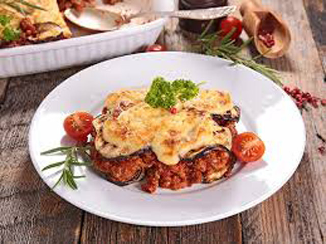 İki ülke birbirine girdi? 'Musakka' hangi ülkenin yemeği? - Resim: 2