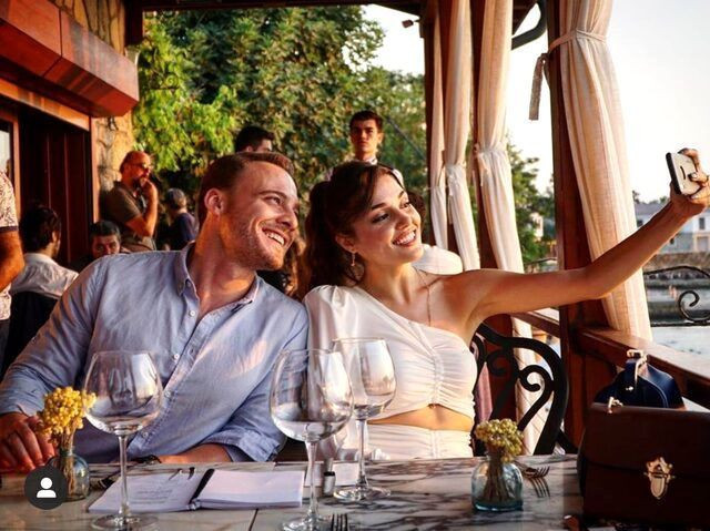 Sen Çal Kapımı yıldızları Hande Erçel Kerem Bürsin pozları olay! Murat Dalkılıç TT oldu - Resim: 2