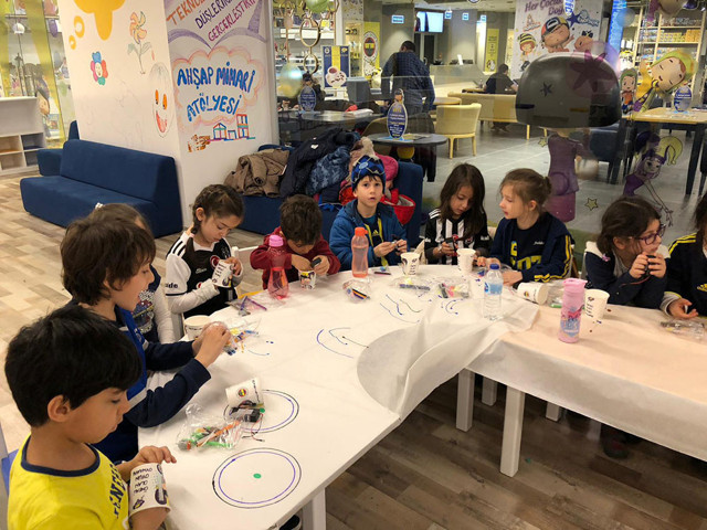 Fenerbahçe stadına Galatasaray polarıyla giden minik taraftar olay oldu - Resim: 0