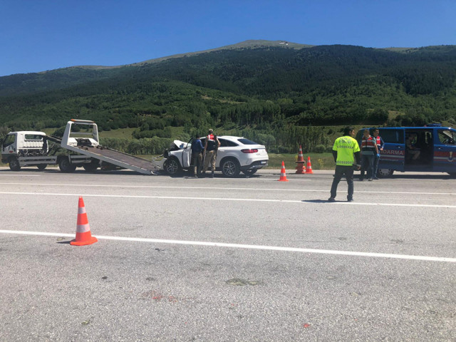 Erzincan- Sivas karayolunda iki otomobil çarpıştı! 3 ölü 2'si ağır 6 yaralı - Resim: 0