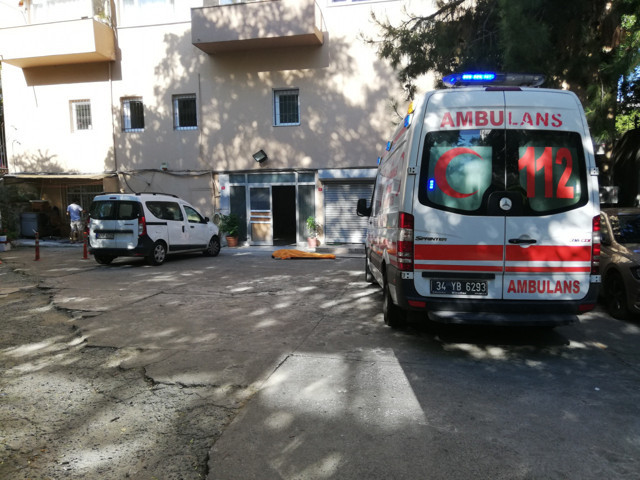 Beşiktaş'ta 9. kattan düşerek hayatını kaybetti! Ağabeyi sinir krizi geçirdi - Resim: 0