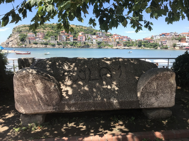 Korkunç olay! 3 bin yıllık lahit mezara spreyle yazı yazdılar - Resim: 0