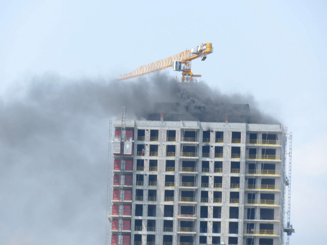 Ümraniye'de Gökdelen inşaatında yangın! Dumanlar gökyüzünü kapladı - Resim: 1