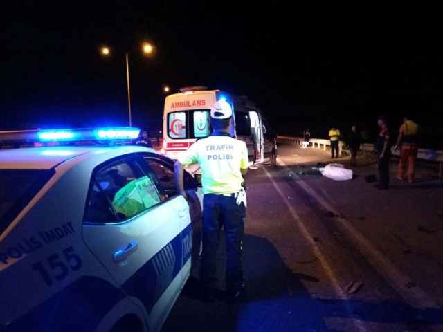 Ankara'da lastik değiştiren 2 tamirciye TIR çarptı: 2 ölü 1 yaralı - Resim: 1