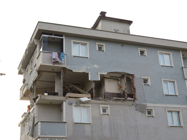 Sancaktepe'de binada şiddetli patlama - Resim: 1