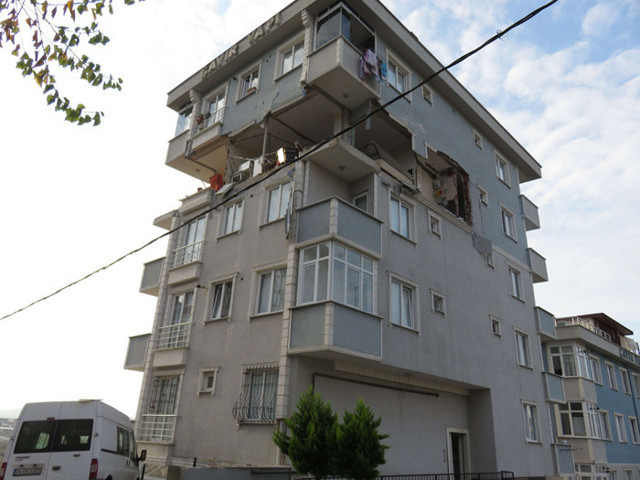 Sancaktepe'de binada şiddetli patlama - Resim: 0