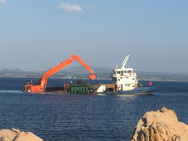 Çanakkale Bozcaada açıklarındaki Türk gemisi su almaya başladı - Resim: 0