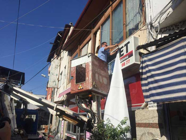 Manisa'da tepki çeken lokanta tabelası söküldü - Resim: 0