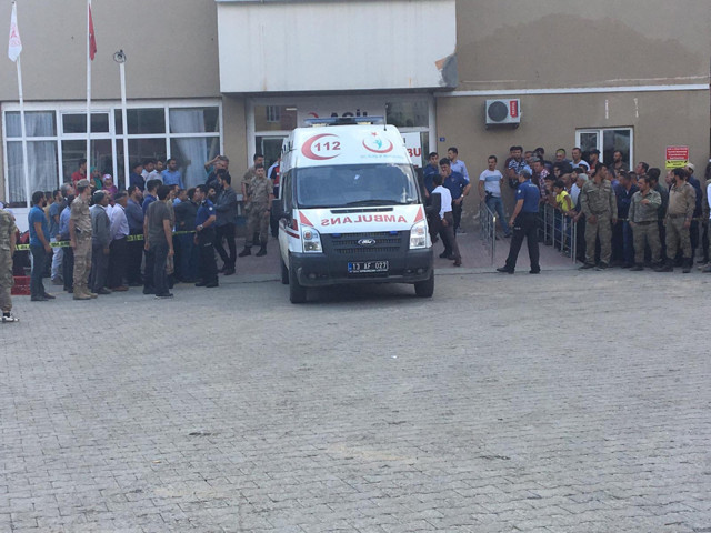 Bitlis'te dehşet veren kaza! 10 kişi hayatını kaybetti 7 kişi yaralandı - Resim: 1