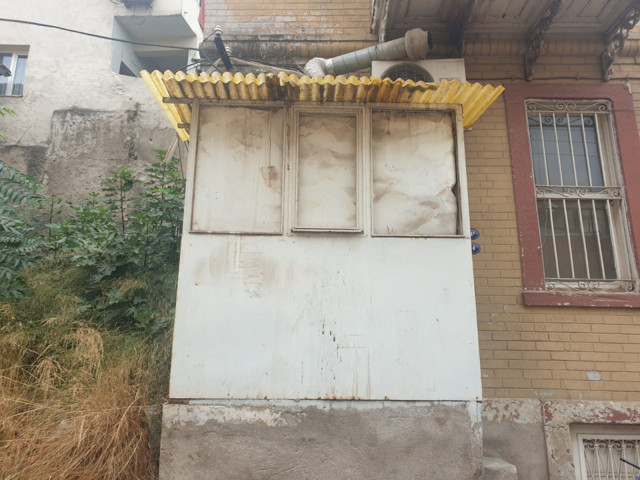 İzmir'de domuz bağıyla bağlanan kadını polis kurtardı - Resim: 0