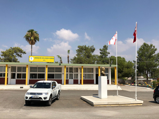 Türk bayrağını çalan Rum genç özür diledi - Resim: 0