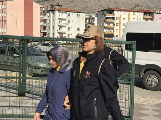 Tokat'ta FETÖ şüphelisi kadın gizli bölmede yakalandı - Resim: 0