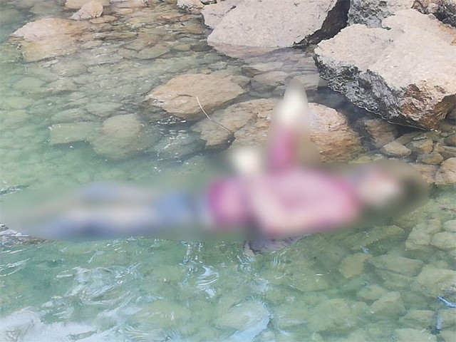 Şanlıurfa'da tekne turu yapan turistler sudaki cesedi manken sandı - Resim: 1