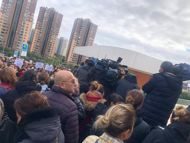 Doğa Koleji'nin sahibi kayıplarda öğretmenler ders bıraktı veliler eyleme çıktı - Resim: 1