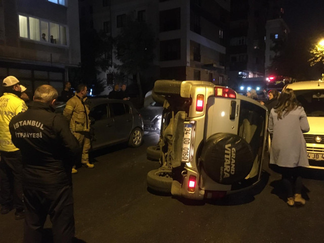 Eşinin park etmesini beğenmedi! Direksiyona geçti lüks cipi devirdi - Resim: 0