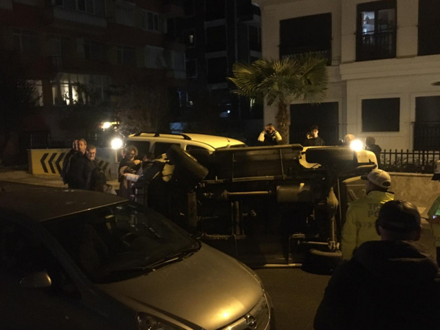 Eşinin park etmesini beğenmedi! Direksiyona geçti lüks cipi devirdi - Resim: 2